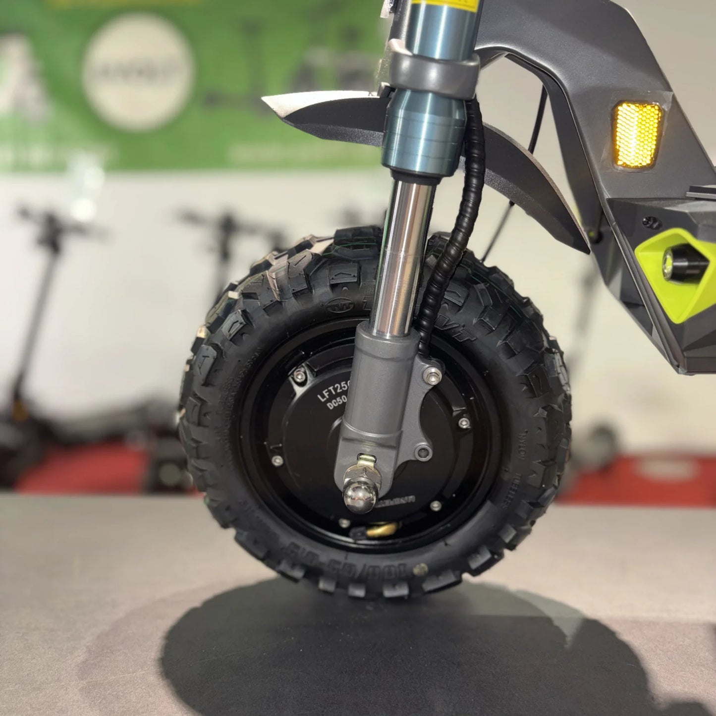 Electric scooter Langfeite H1 2026 – front wheel and suspension close-up