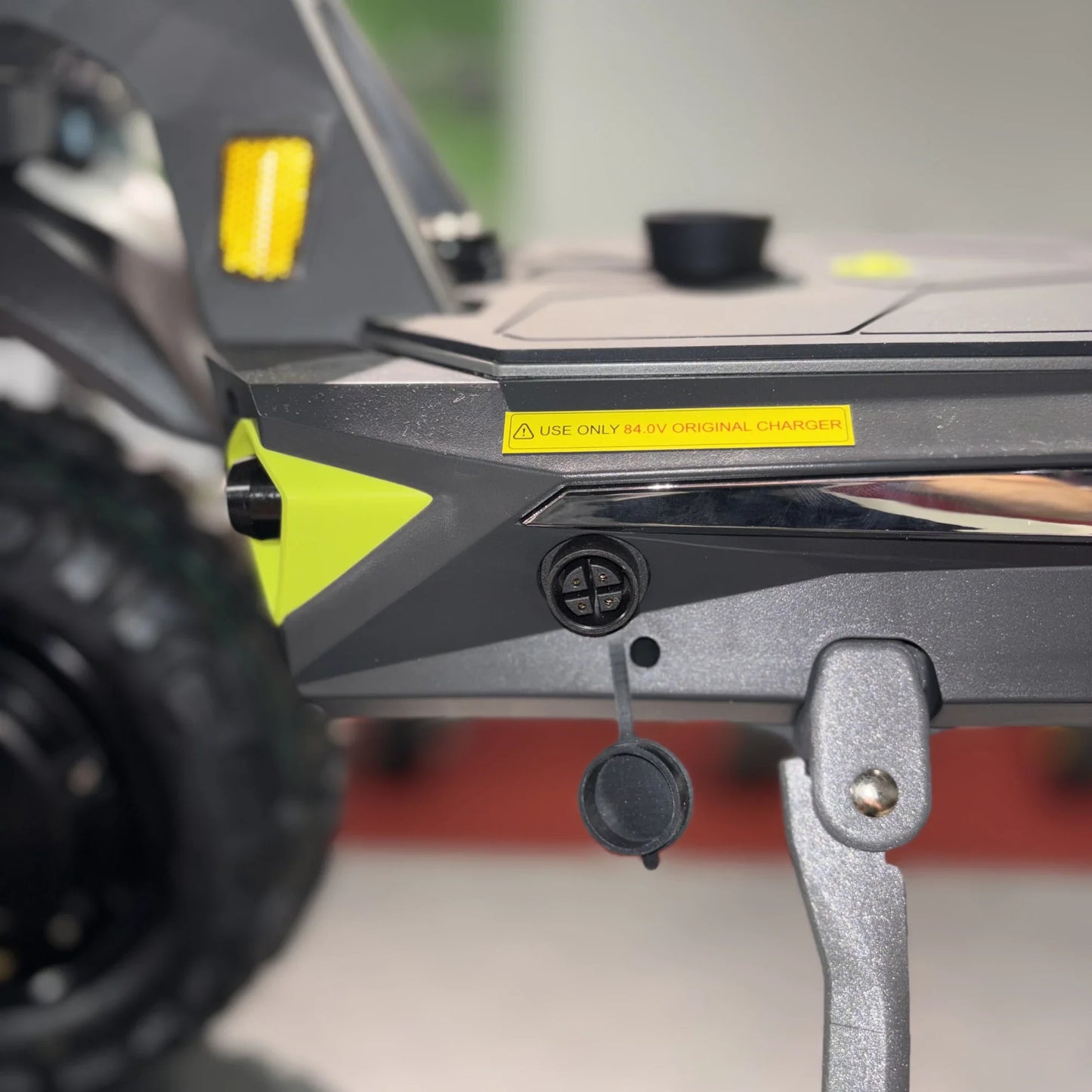 Electric scooter Langfeite H1 2026 – charging port and kickstand detail