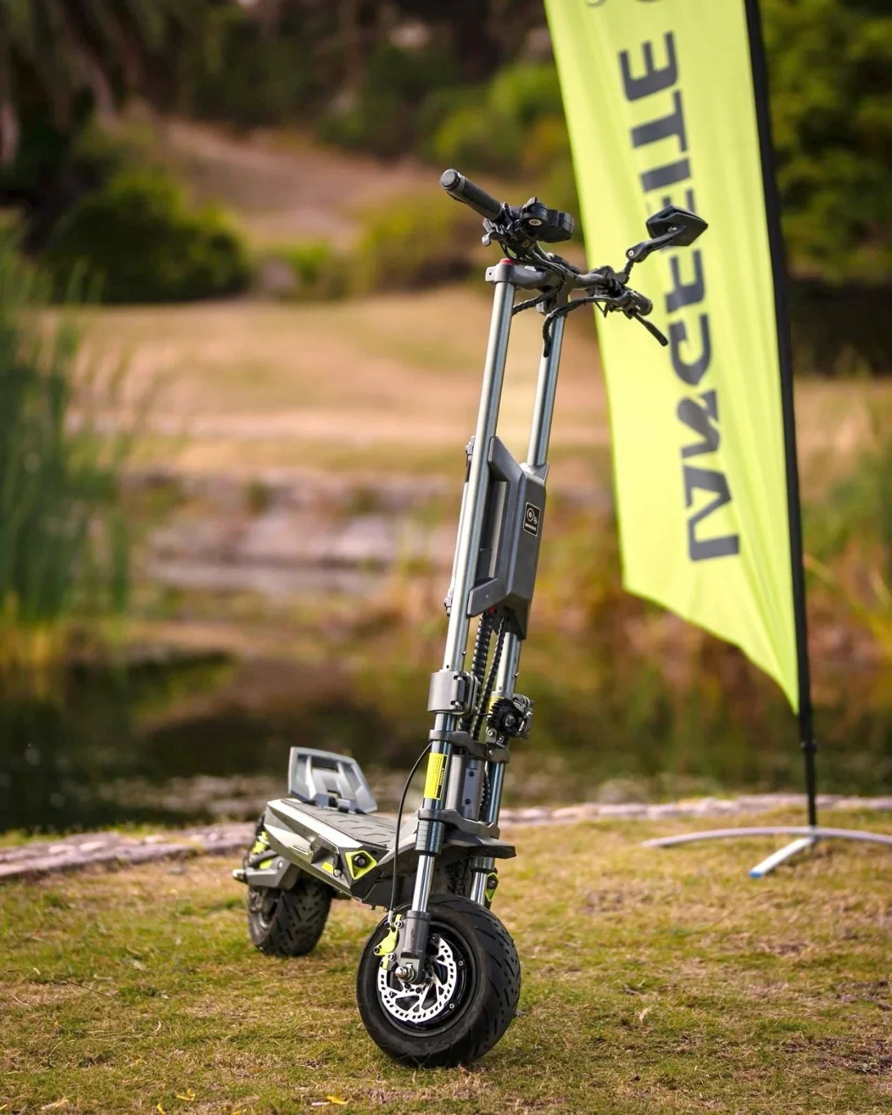 Electric scooter Langfeite H1 2026 – front three-quarter view outdoors