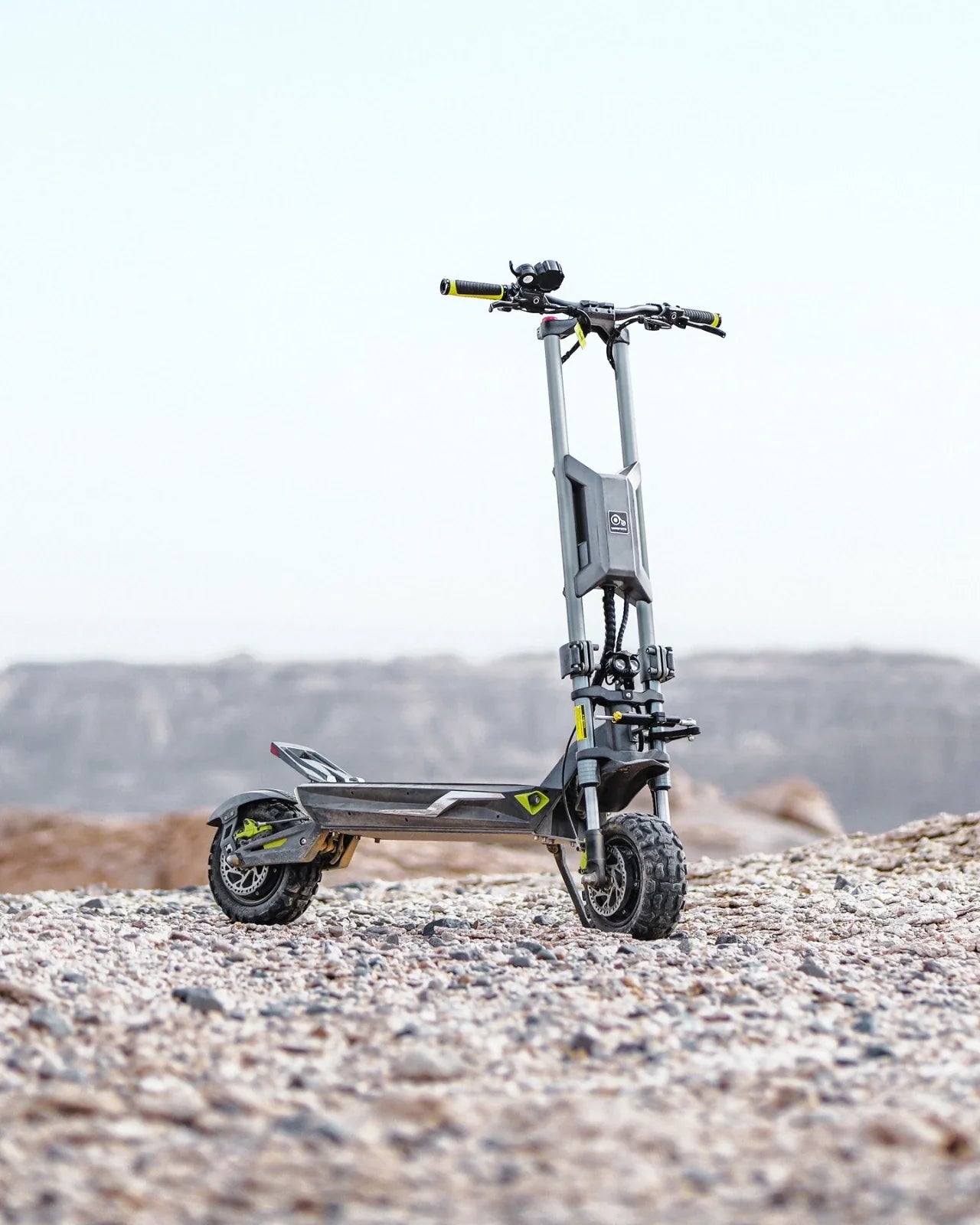 Electric scooter Langfeite H1 2026 – front three-quarter view on gravel