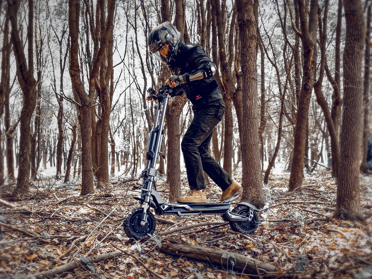 Electric scooter Langfeite H1 2026 – person riding through a forest