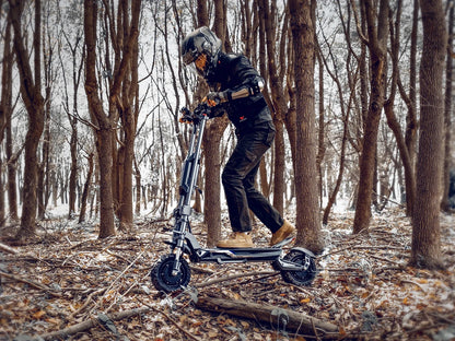Electric scooter Langfeite H1 2026 – person riding through a forest