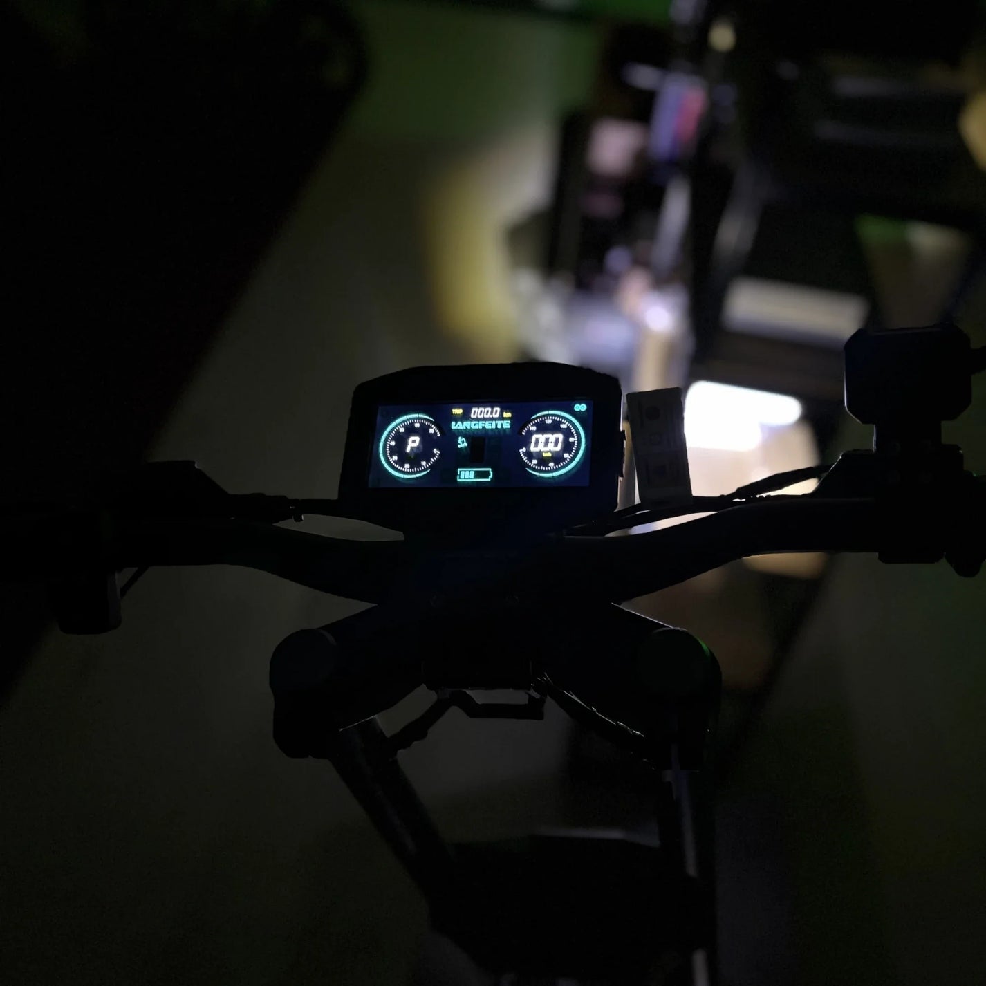 Electric scooter Langfeite H1 2026 – dashboard display in darkness