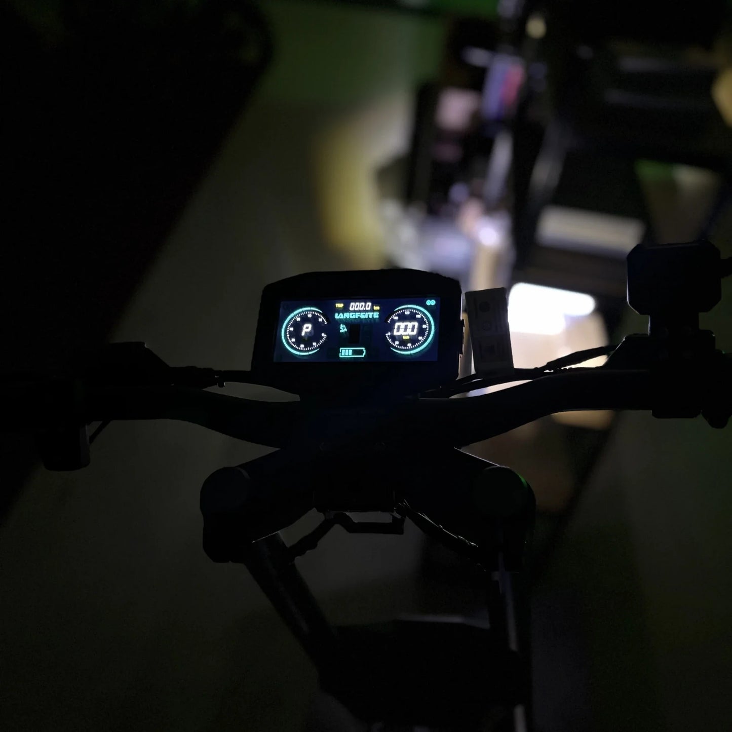 Electric scooter Langfeite H1 2026 – dashboard display in darkness