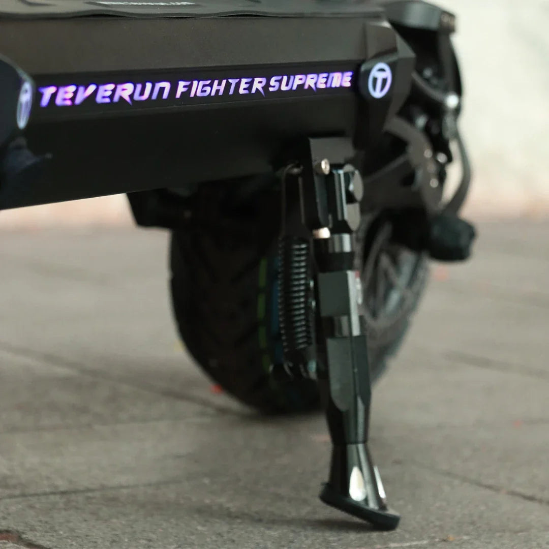 Electric scooter Teverun Fighter 11+ 2026 – kickstand and deck detail