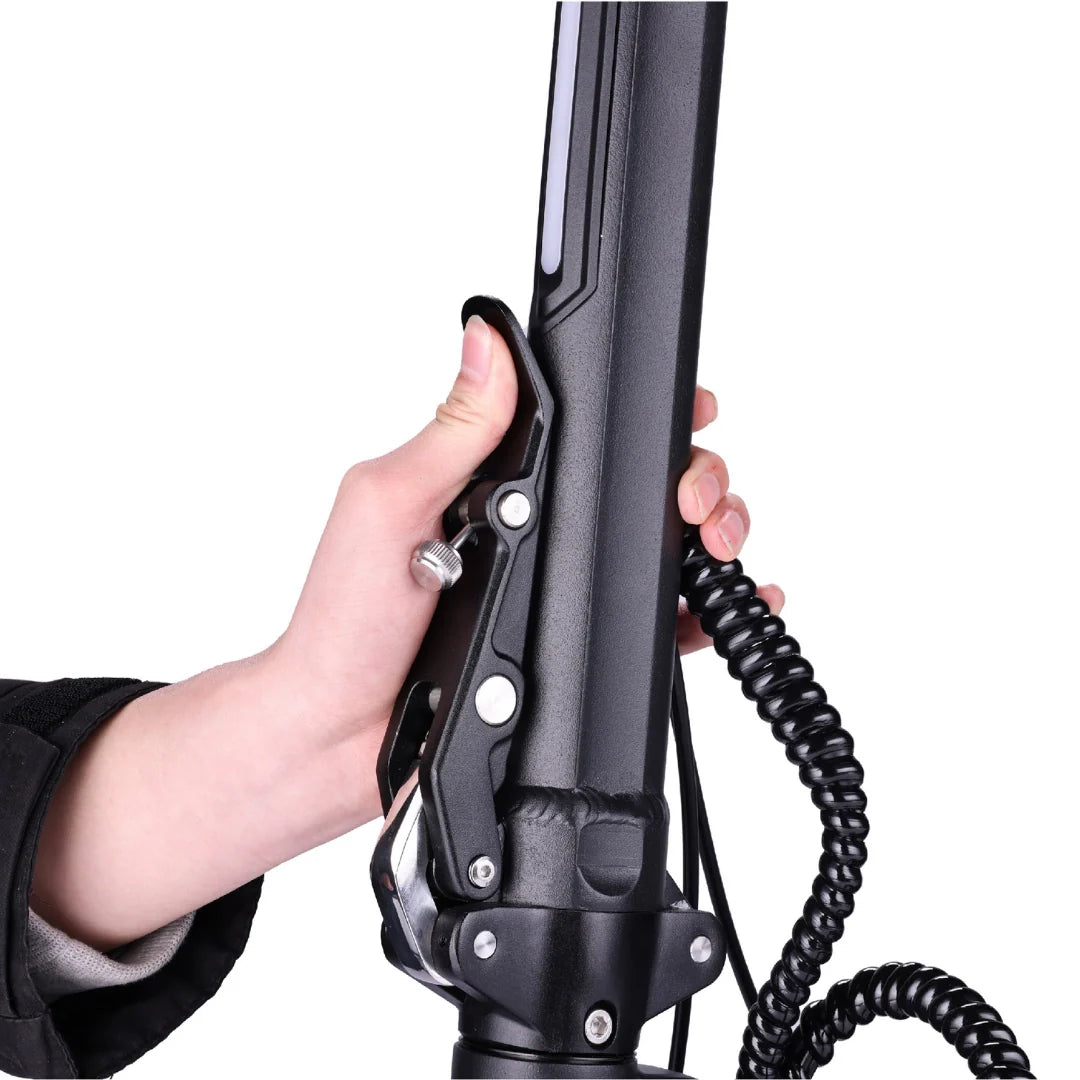 Electric scooter VSETT 10 APEX – hand holding stem folding lever