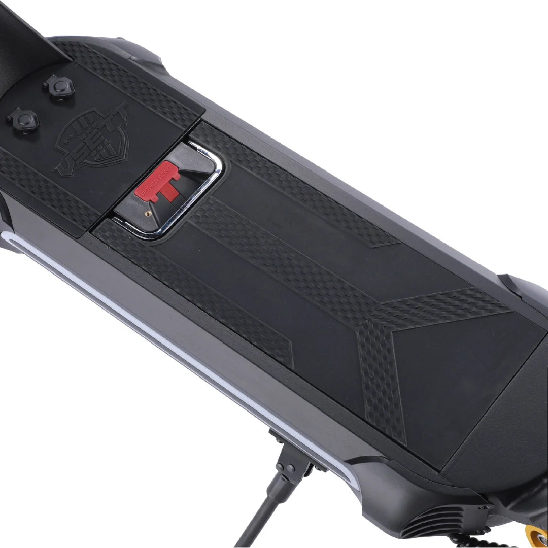Elektroroller VSETT 10 LIGHT – Deck mit texturiertem Grip und Seitenständer