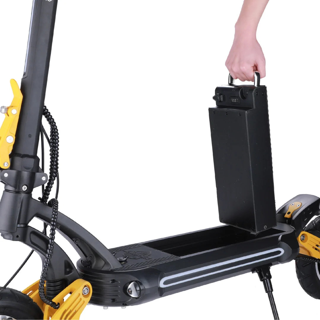 Elektroroller VSETT 10 LIGHT – Hand entnimmt Batterie aus dem Fach