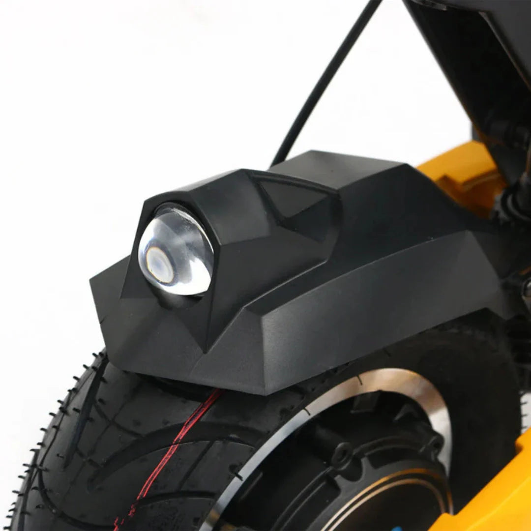 Electric scooter VSETT 10+ Super – front headlight and mudguard close-up