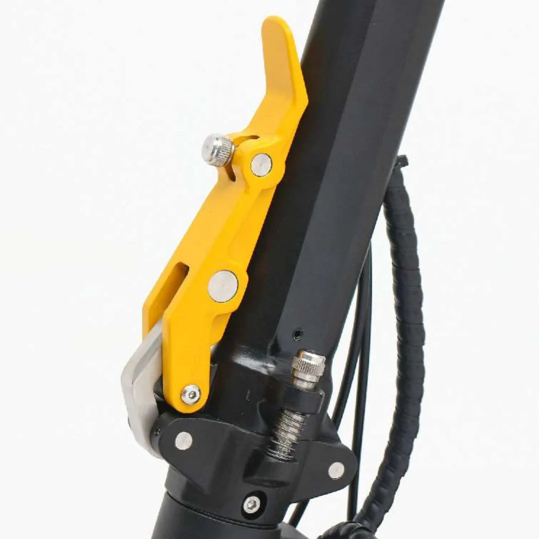 Electric scooter VSETT 10+ Super – folding mechanism close-up