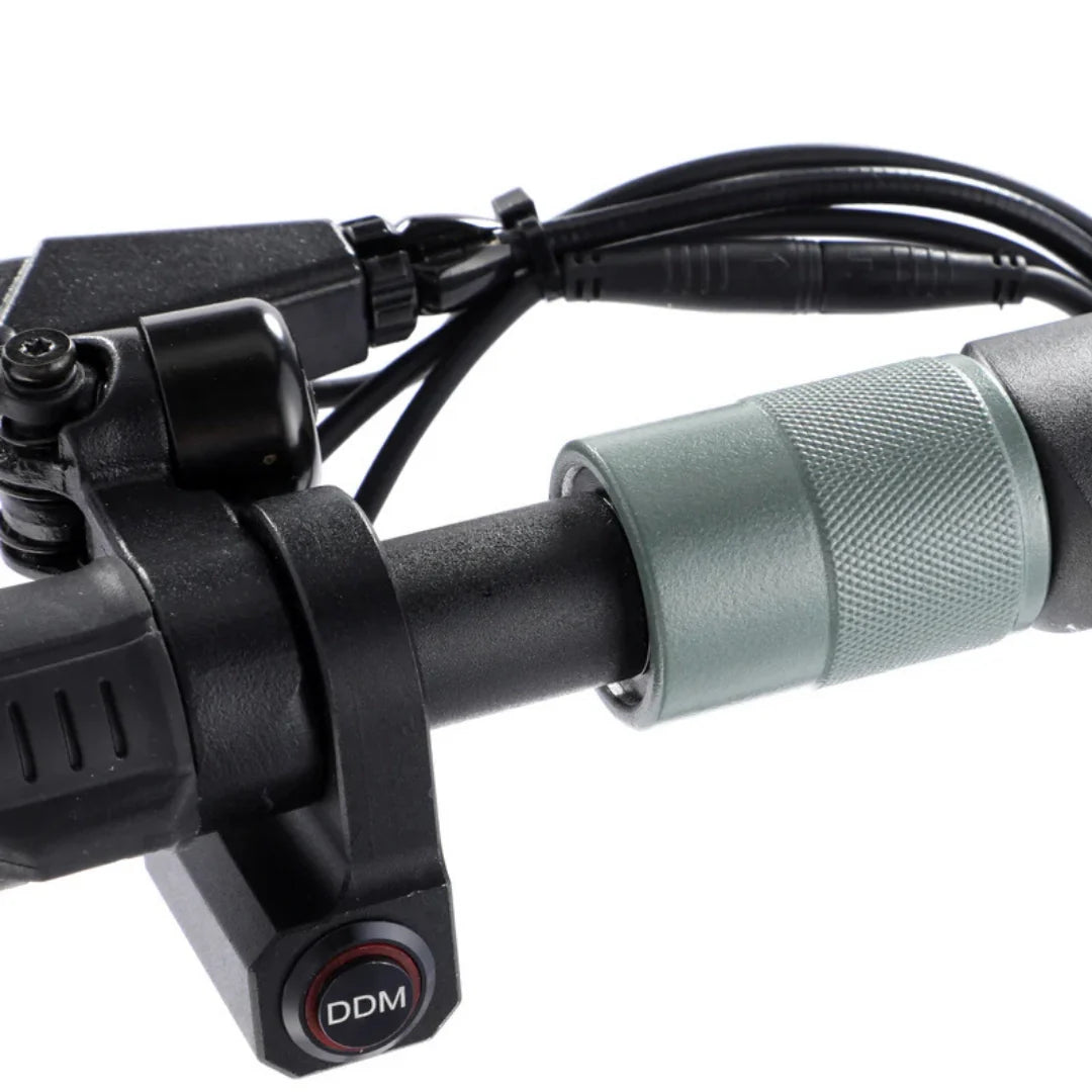 Electric scooter VSETT 8+ – handlebar grip and controls close-up