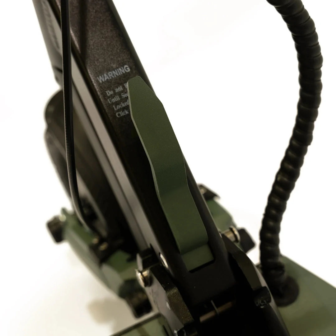 Electric scooter VSETT 8+ – stem folding latch detail
