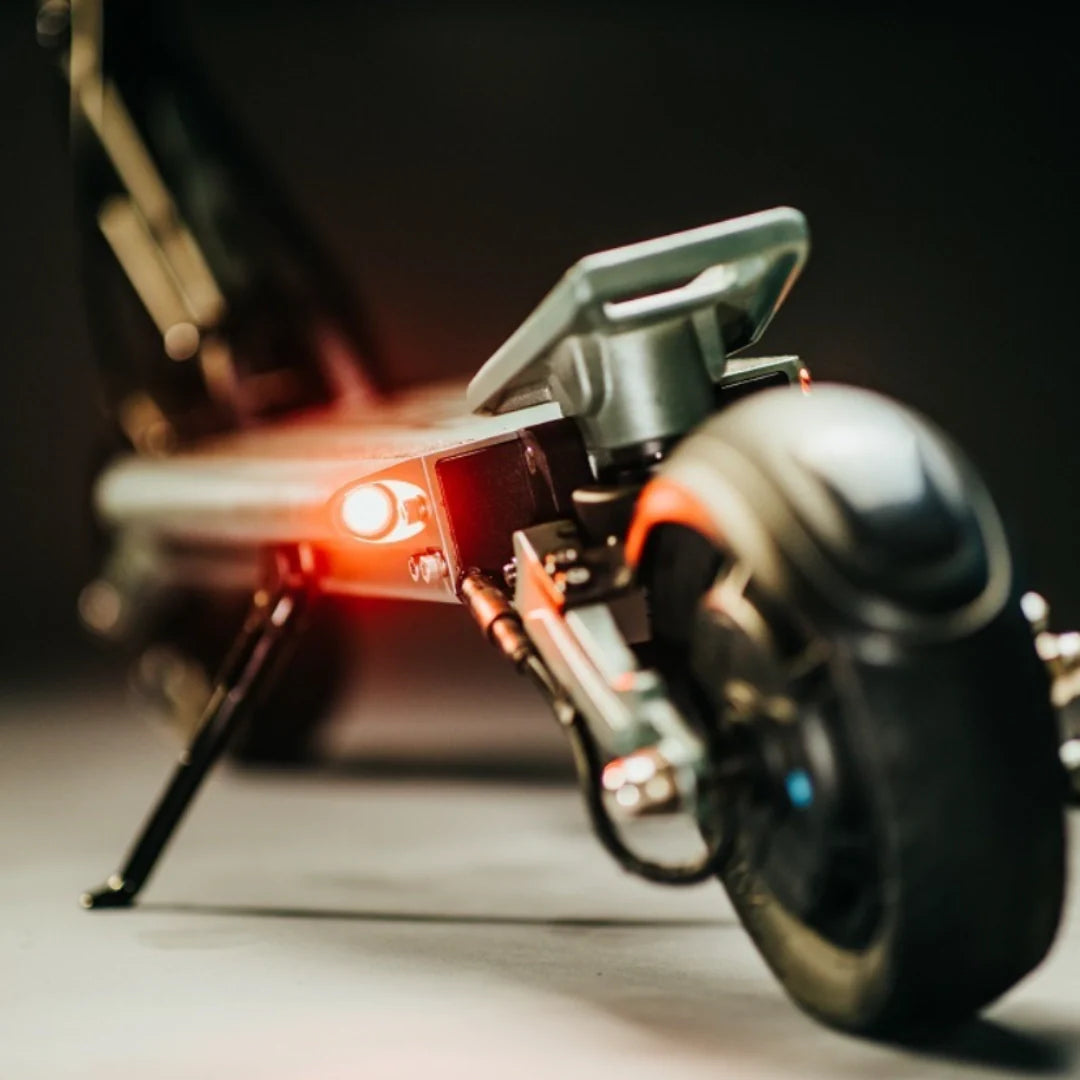 Electric scooter VSETT 8 – rear light and wheel