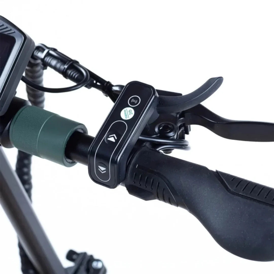 Electric scooter VSETT 8 – right handlebar controls close-up