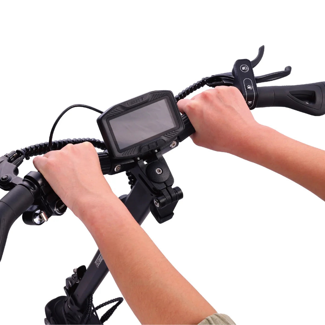Electric scooter VSETT 8 APEX – hands on handlebars with display