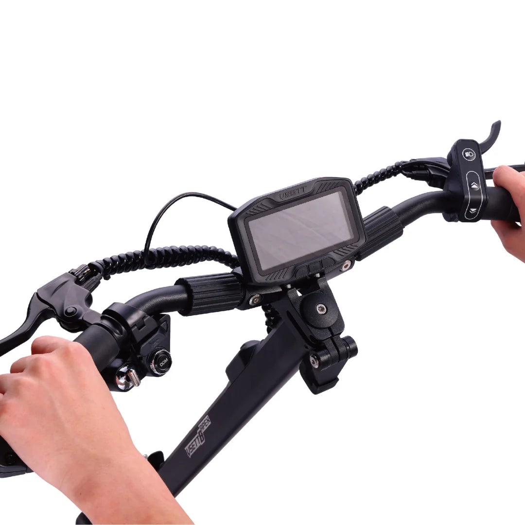 Electric scooter VSETT 8 APEX – hands on handlebars with display