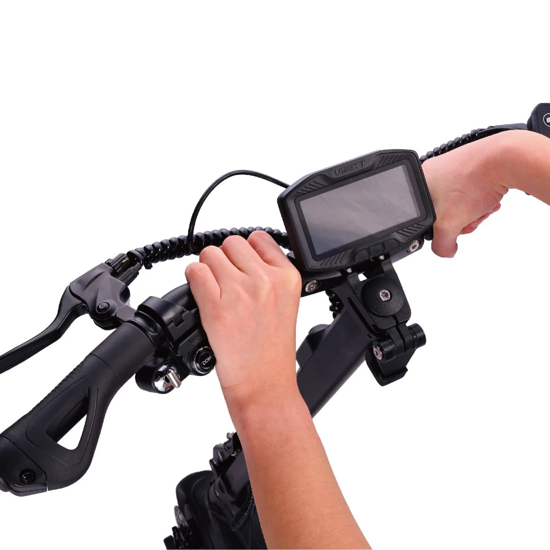 Electric scooter VSETT 8 APEX – hands on handlebars with display