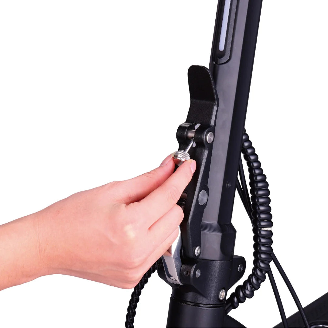 Electric scooter VSETT 8 APEX – hand operating folding mechanism pin