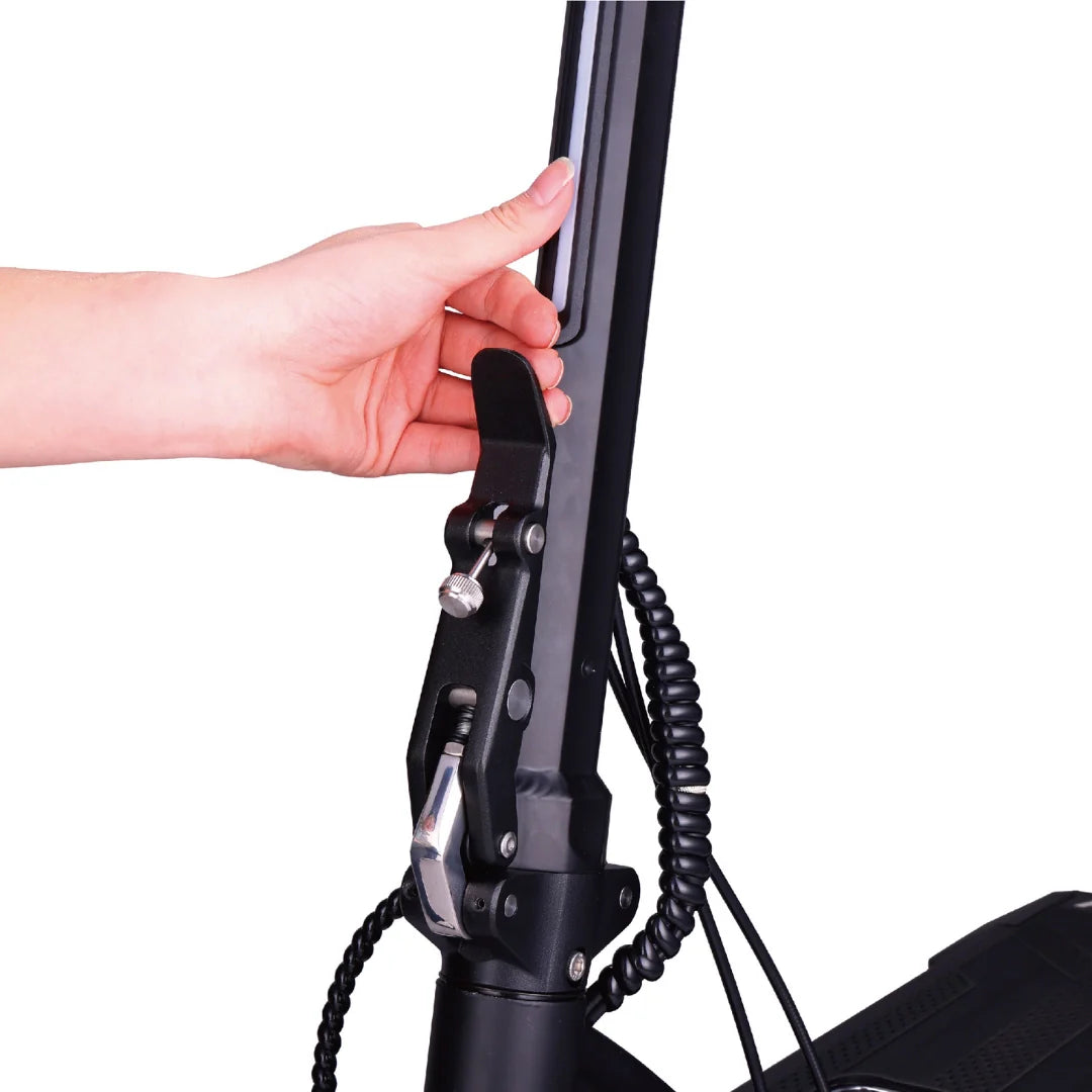 Electric scooter VSETT 8 APEX – hand operating folding mechanism latch