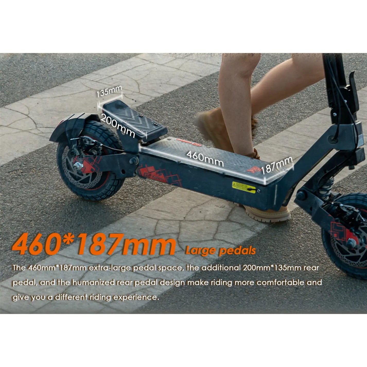 Elektroroller KuKirin G2 ULTRA – Abmessungen von Deck und Fußraste mit Fahrer
