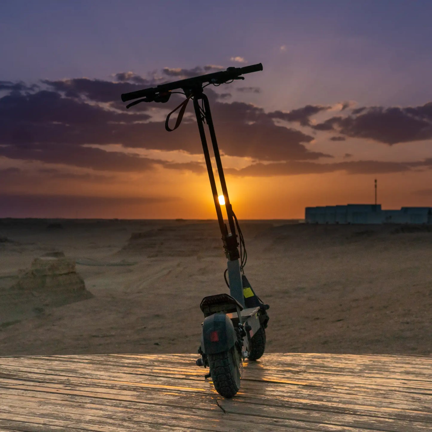 Elektroroller KuKirin G2 ULTRA – Rückansicht bei Sonnenuntergang