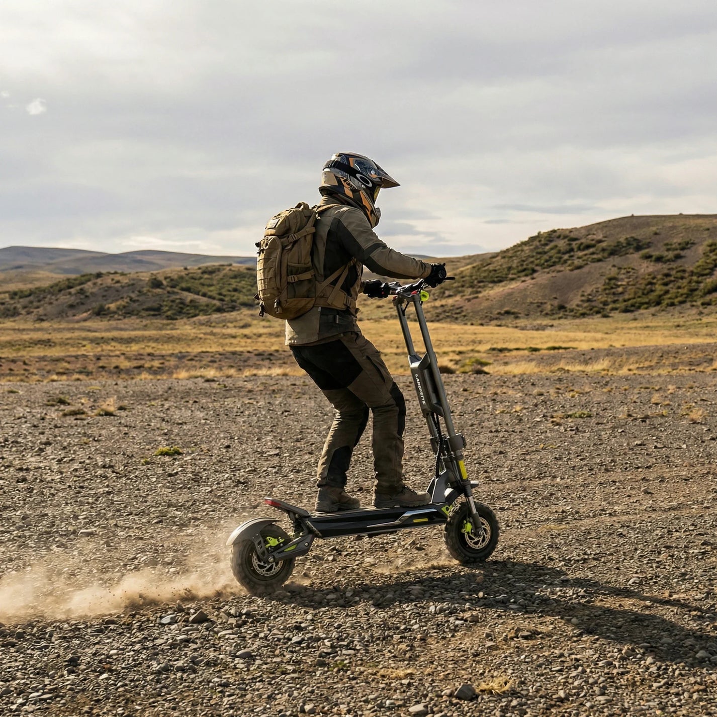 Electric scooter Langfeite H1 2026 – person riding on dirt track