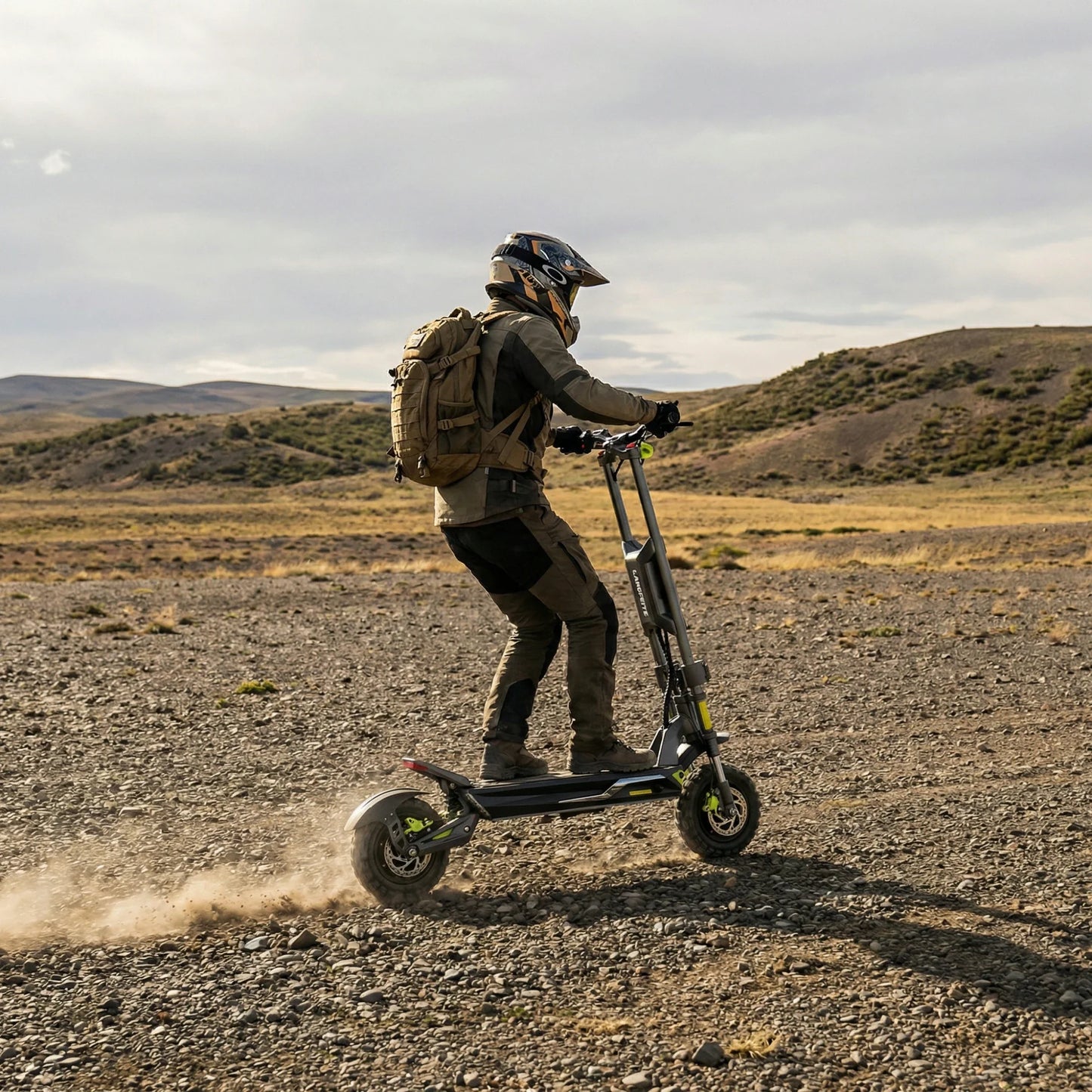 Electric scooter Langfeite H1 2026 – person riding on dirt track
