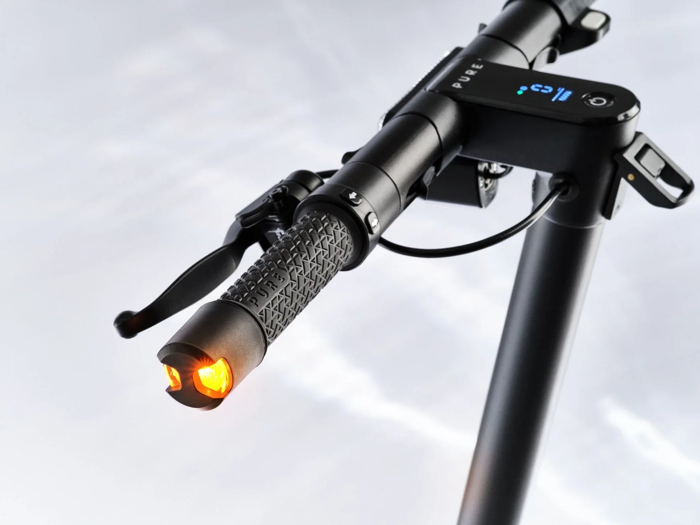 Electric scooter Pure FLEX – handlebar and display close-up