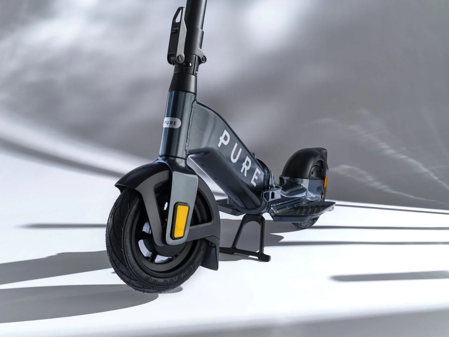 Electric scooter Pure FLEX – front three-quarter view, dark grey colour variant