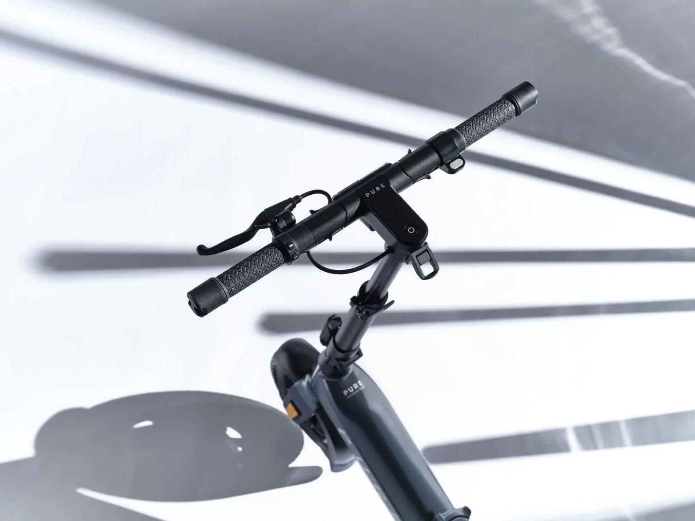 Electric scooter Pure FLEX – handlebar and dashboard close-up