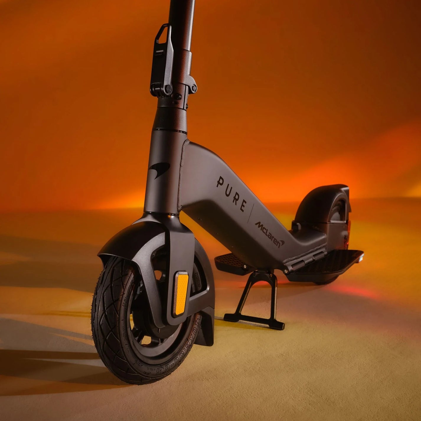 Electric scooter Pure Advance+ McLaren Edition – front wheel and deck close-up