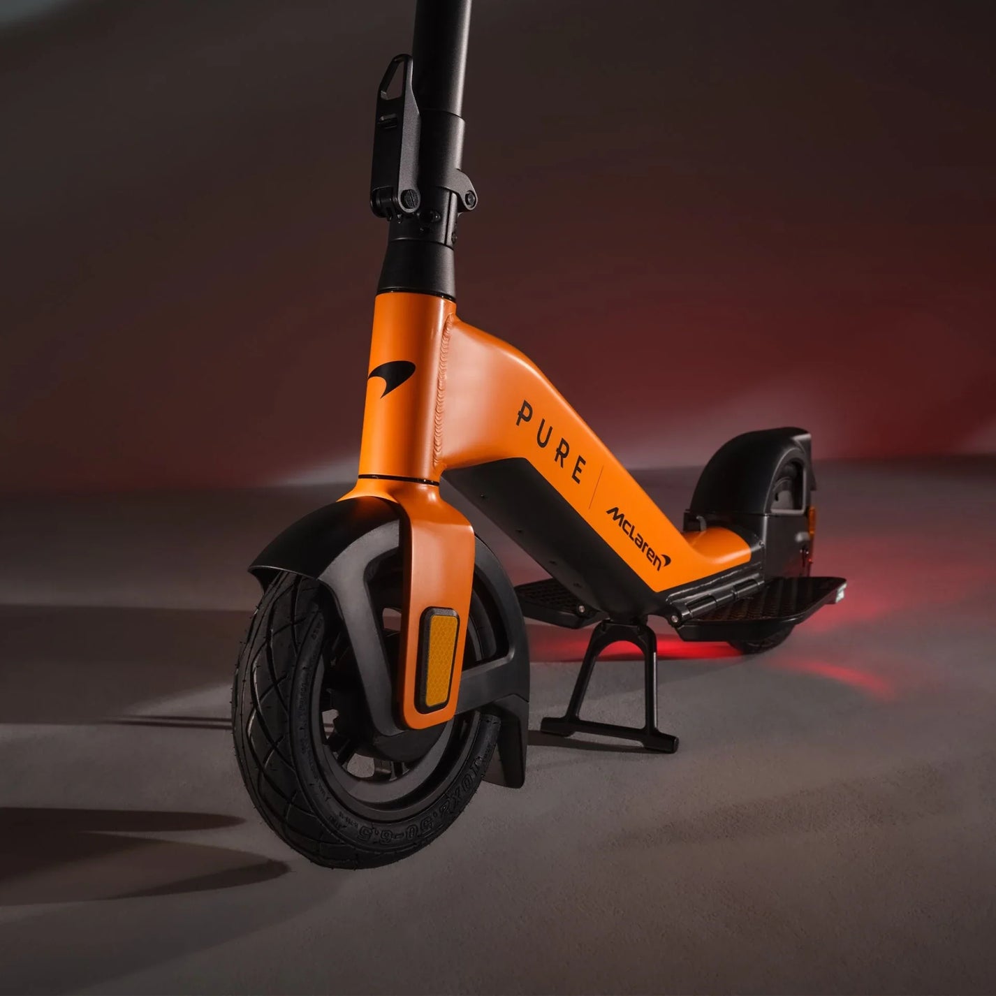 Electric scooter Pure Advance+ McLaren Edition – orange variant, front wheel close-up