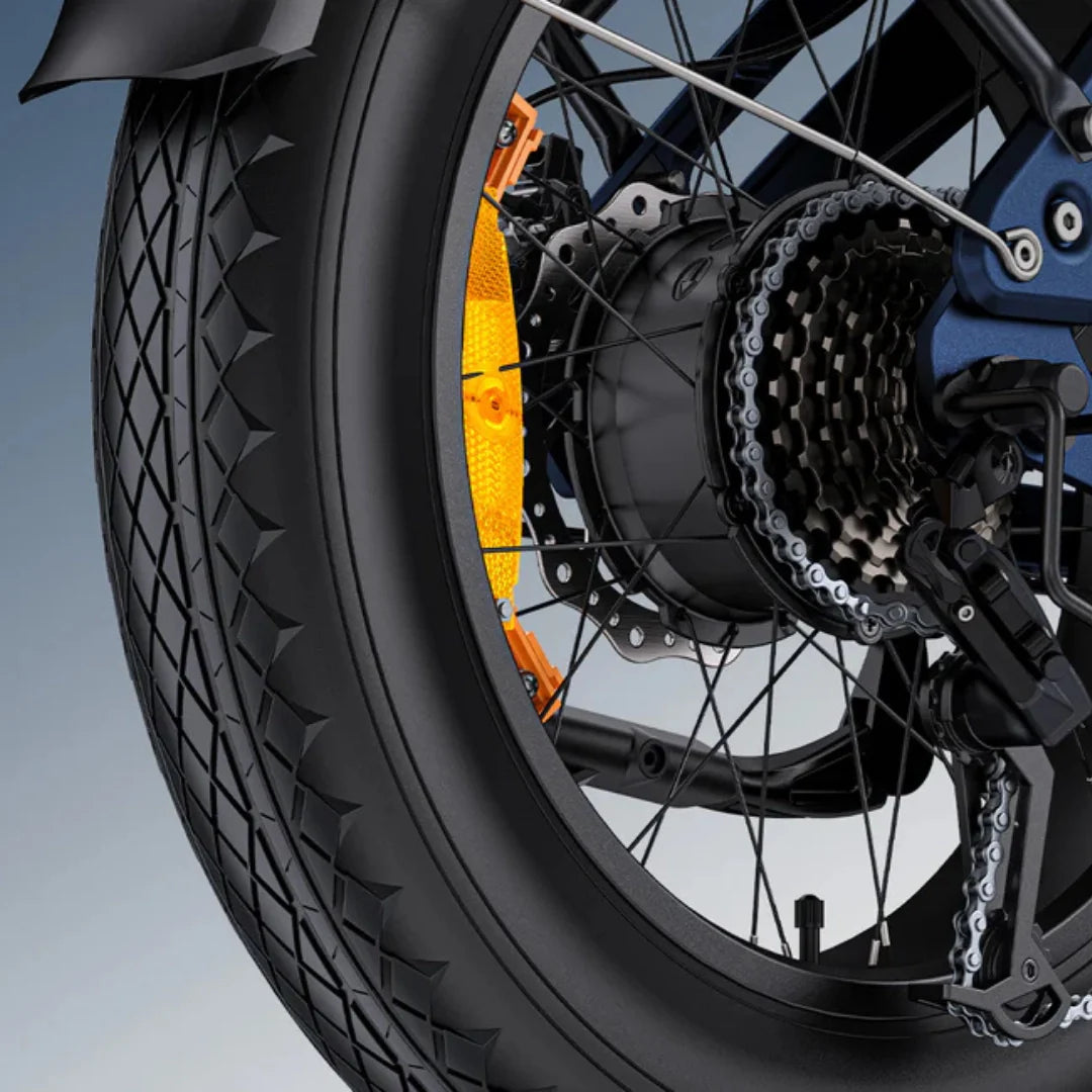 Electric bicycle Engwe Engine Pro 3.0 Boost – rear wheel, cassette, and derailleur close-up