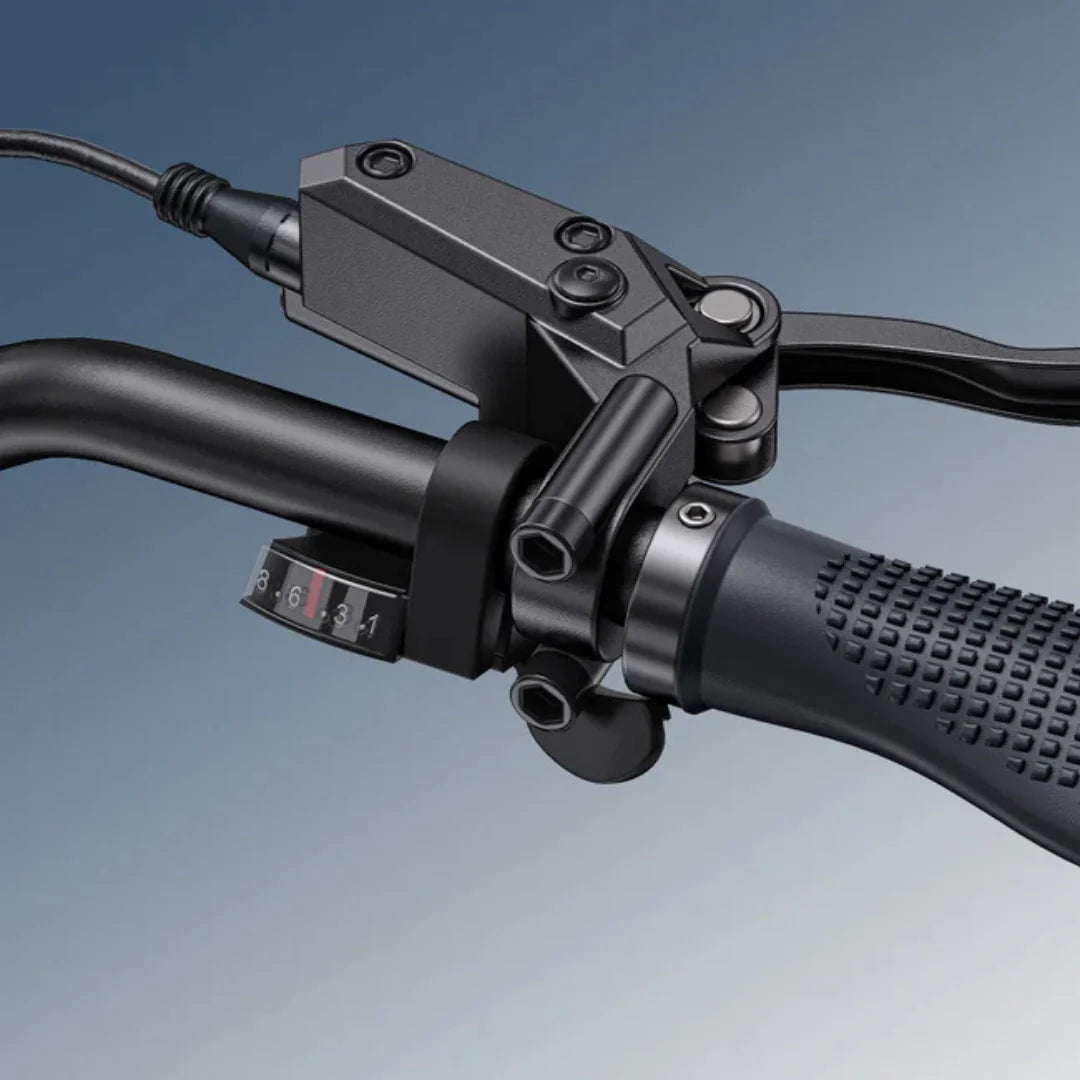 Electric bicycle Engwe Engine Pro 3.0 Boost – handlebar and brake lever close-up