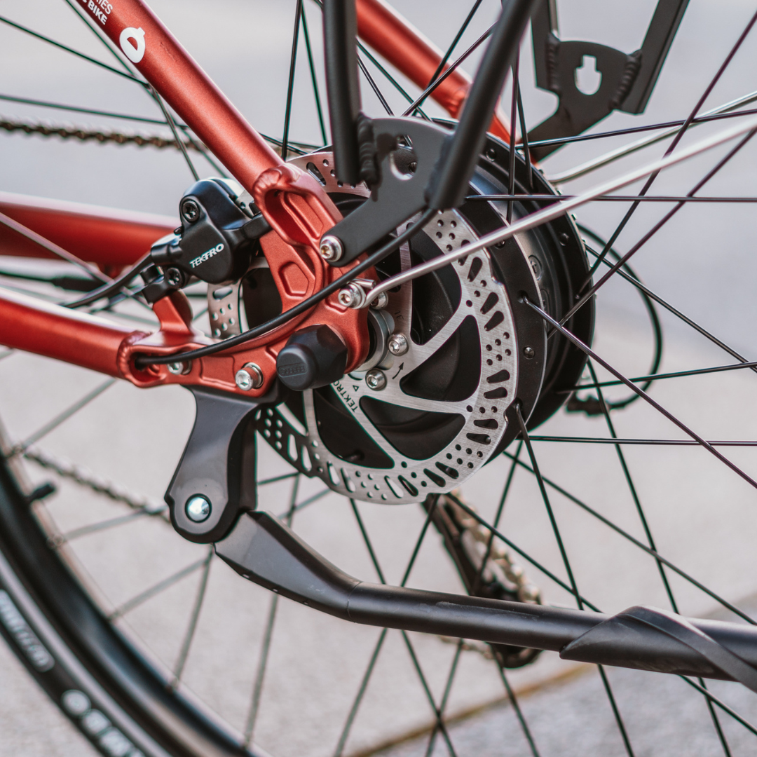 Electric bicycle ECONO Apes CITY EER4 – rear wheel, disc brake, and kickstand close-up