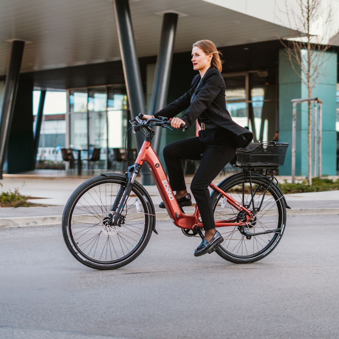 Electric bicycle ECONO Apes CITY EER4 – woman riding, side view