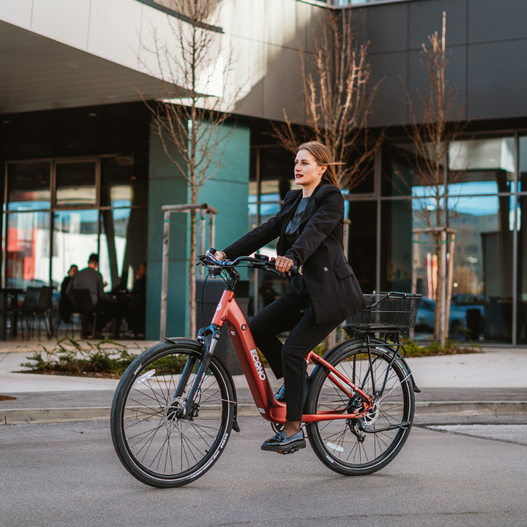 Electric bicycle ECONO Apes CITY EER4 – woman riding, side view