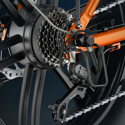 Close-up of the drivetrain and gears of the electric bike Engwe EP 2 Boost