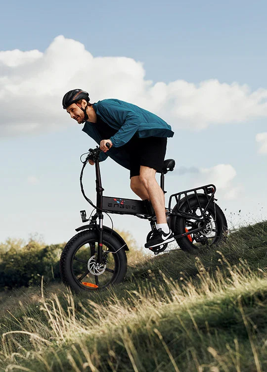 Electric bicycle Engwe Engine X – rider on grassy hill