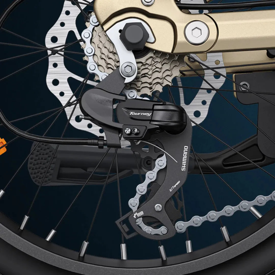 The Electric Bike Engwe L20 3 0 Pro features a Shimano Tourney derailleur, ensuring smooth gear shifting.