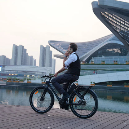Electric Bike Engwe P275 Pro showcases a sleek design, perfect for commuting or leisure rides.