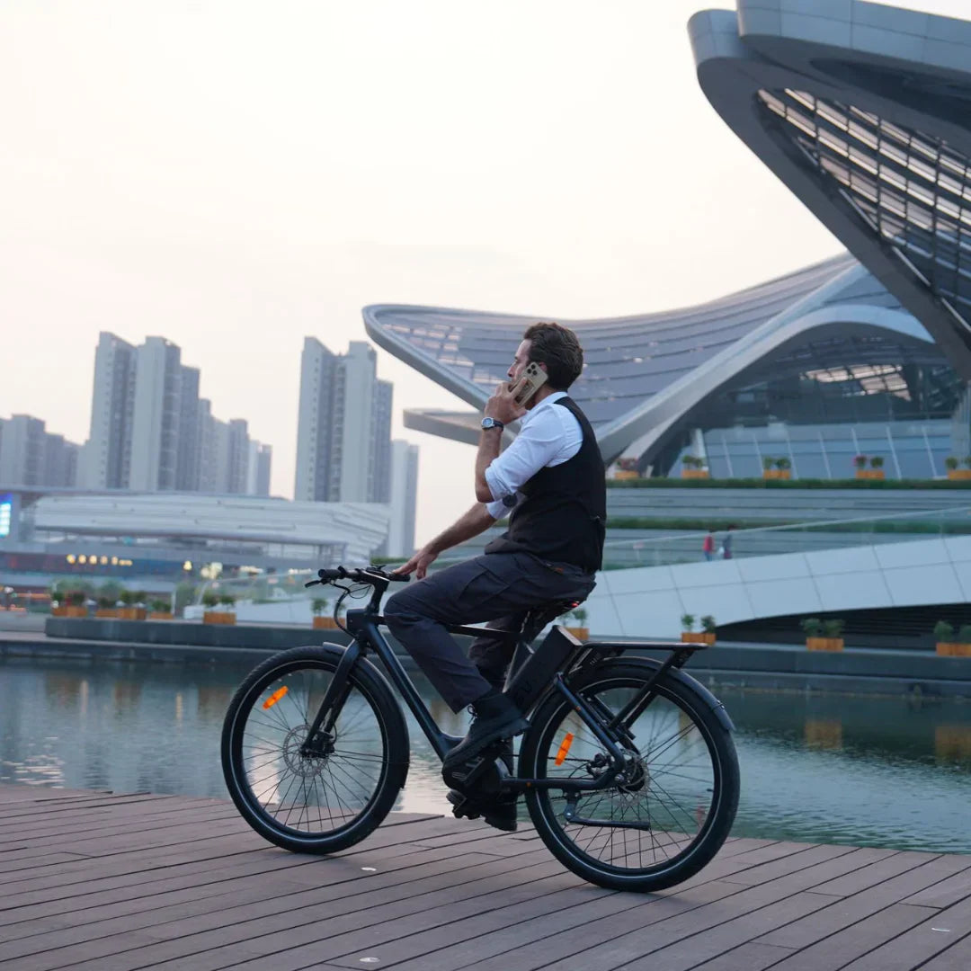 Electric bicycle Engwe P275 Pro – man riding grey variant outdoors