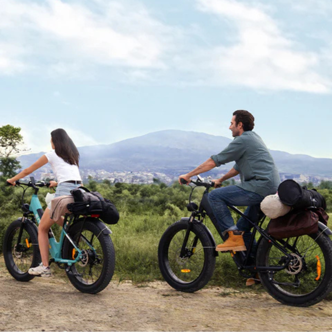 Electric bicycle Engwe E26 – two riders on bikes, outdoor scene