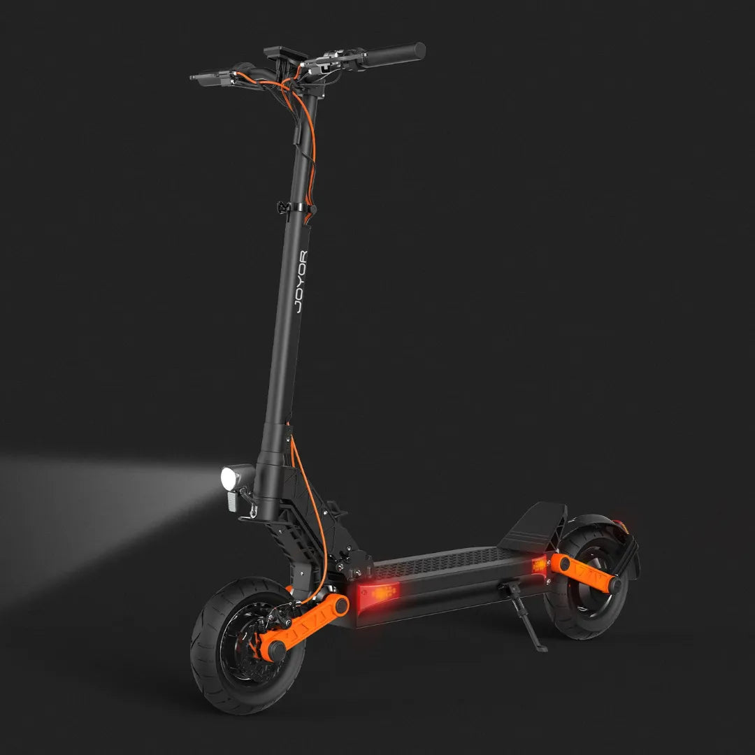 Electric scooter Joyor S5-Z – front three-quarter view, lights on