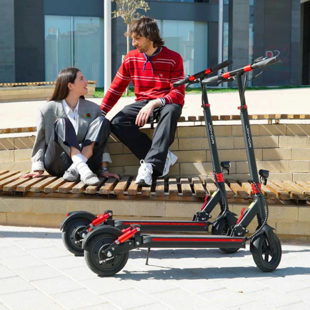 Electric scooter Joyor G5 – two scooters, one folded, with people