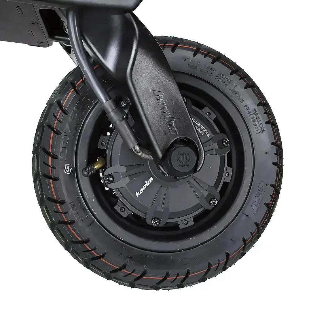 Electric scooter Kaabo Wolf King GTR – front wheel and motor close-up