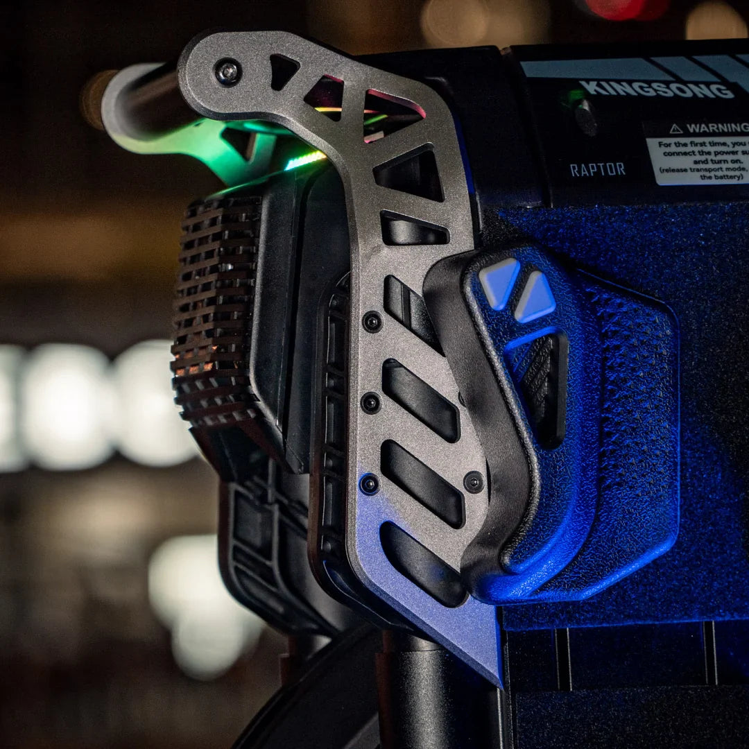 Electric Unicycle Kingsong F22 Pro features a robust handle and chassis design, perfect for urban mobility.