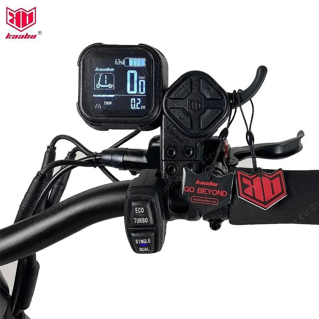 Electric scooter Kaabo Mantis 10 PLUS – handlebar display and controls
