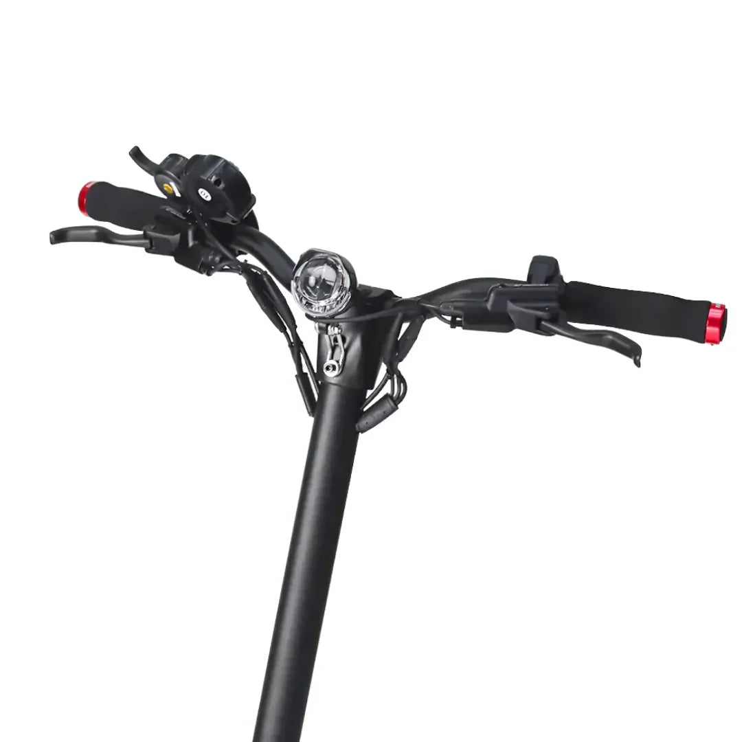 Electric scooter Kaabo Mantis 10 PLUS – handlebar and display close-up