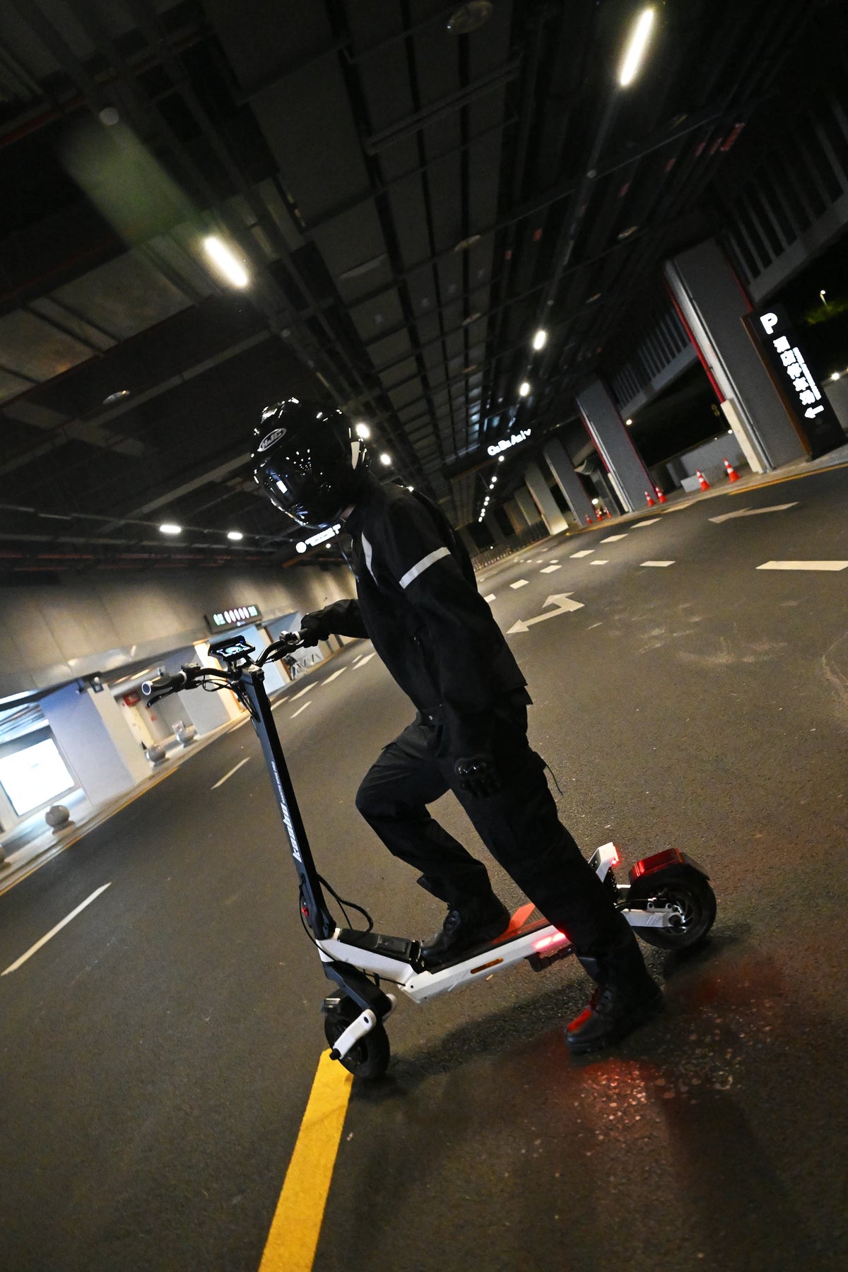 Kaabo Mantis King PRO – Lifestyle and detail photograph – 030